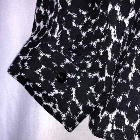 Black and White Blouse - Picture 4 of 4